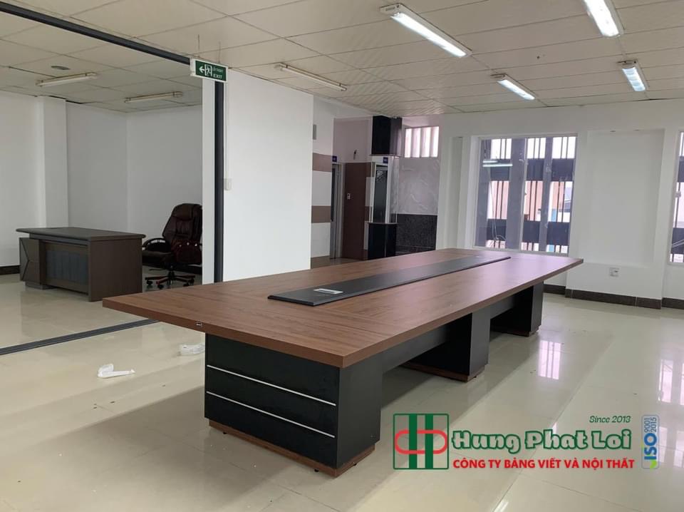 Bàn giao nội thất phòng họp cho khách hàng