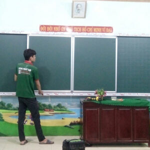 Trường Tiểu học Ngô Mây lắp đặt Bảng trượt ngang